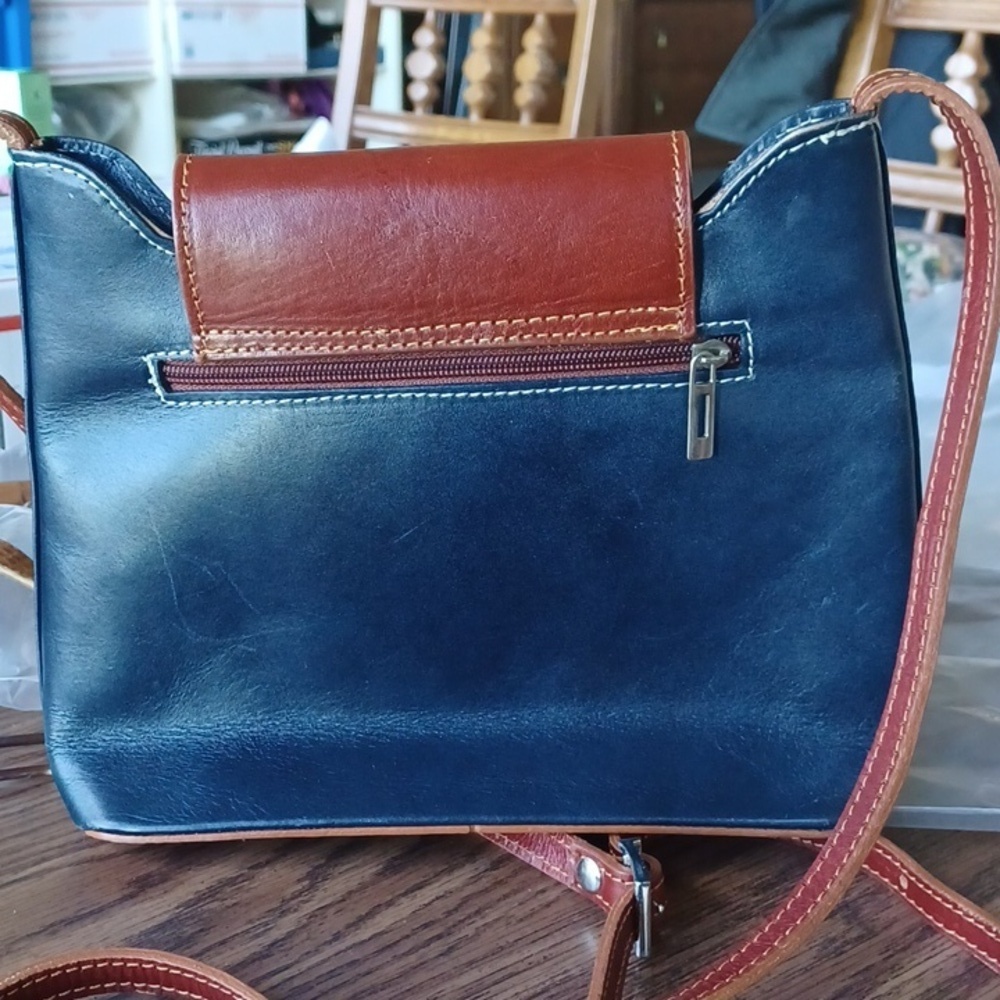 L’Artigiano crossbody purse made in Italy all leather adjustable strap, 10x8x3 - Picture 2 of 6